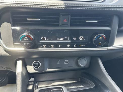 Used 2023 Nissan Rogue SV AWD/4WD image 18