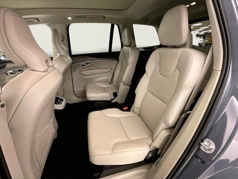 Used 2023 Volvo XC90 B6 Plus image 19