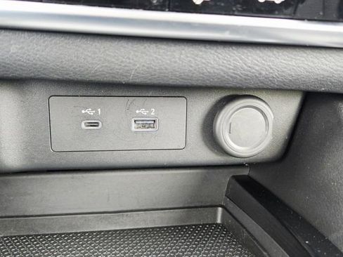 Used 2023 Nissan Rogue SV image 27