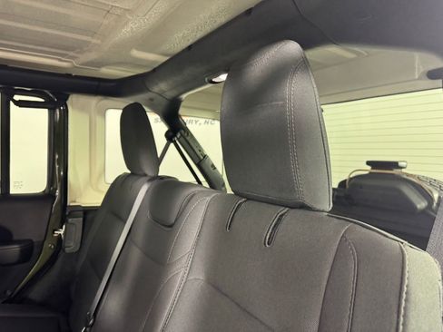 Used 2022 Jeep Wrangler Unlimited Sahara w/ Cold Weather Group AWD/4WD image 25
