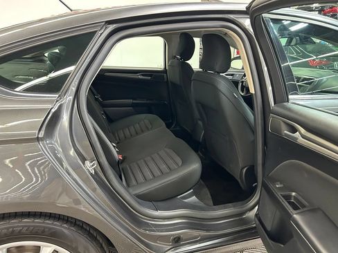 Used 2018 Ford Fusion SE FWD image 14