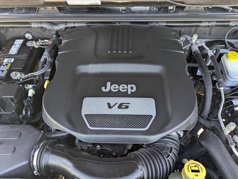 Used 2017 Jeep Wrangler Unlimited Rubicon w/ Connectivity Group AWD/4WD image 20