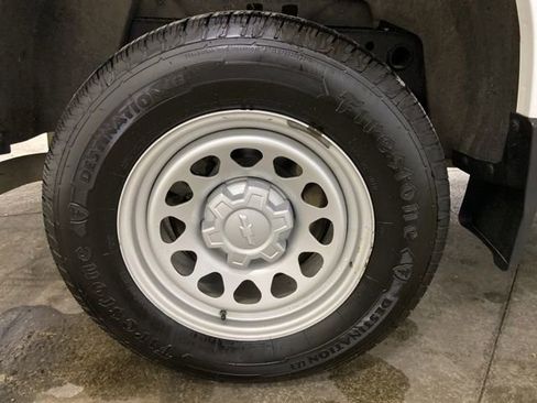 Used 2024 Chevrolet Colorado W/T image 9