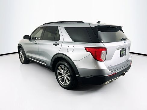 Used 2022 Ford Explorer XLT w/ Equipment Group 202A image 5