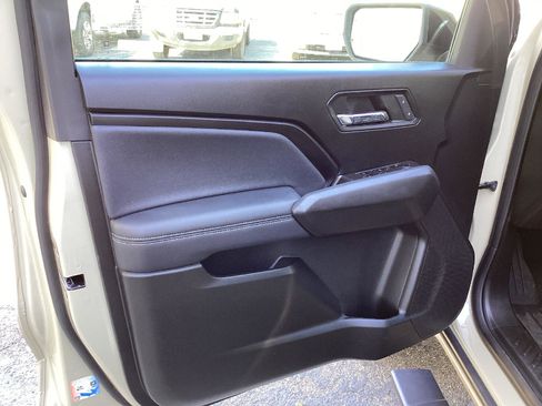 Used 2024 GMC Canyon Elevation w/ Elevation Premium Package AWD/4WD image 9