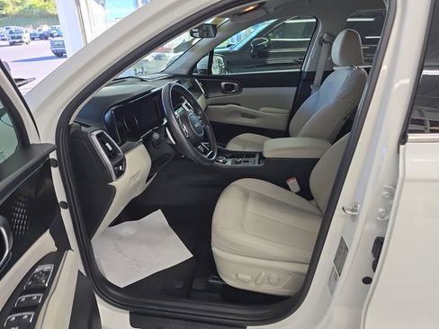 Certified 2023 Kia Sorento EX image 13