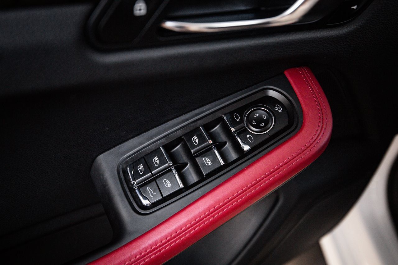 Certified 2023 Porsche Macan S AWD/4WD image 22