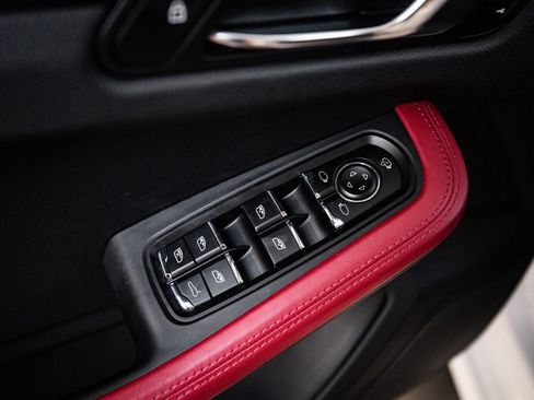 Certified 2023 Porsche Macan S AWD/4WD image 22