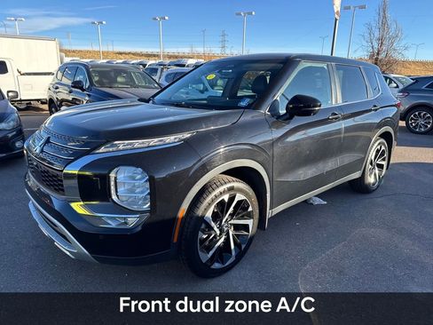 Used 2022 Mitsubishi Outlander SE image 2