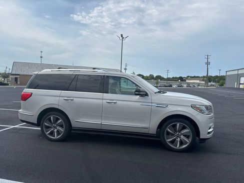 Used 2019 Lincoln Navigator Reserve AWD/4WD image 14