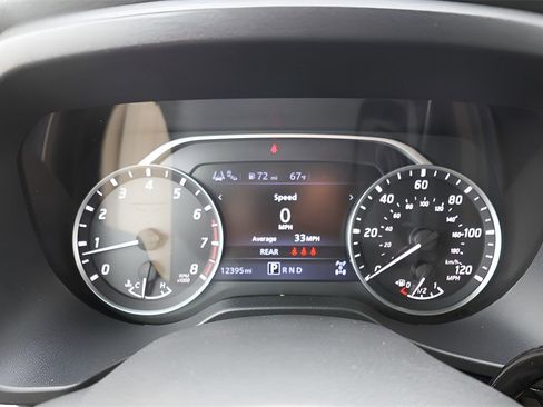 Used 2024 Nissan Titan SV w/ SV Bronze Edition Package image 12