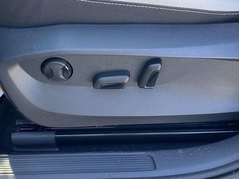 New 2026 Volkswagen Taos SE FWD image 14