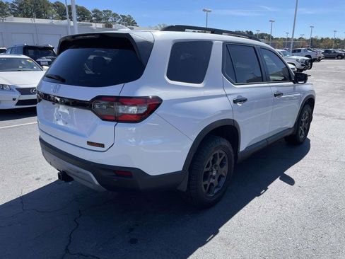 Used 2023 Honda Pilot TrailSport image 8