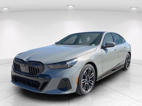 New 2026 BMW 550e xDrive w/ Executive Package AWD/4WD image 8