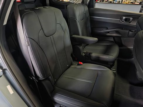 Used 2025 Kia Sorento EX w/ EX Panoramic Sunroof Package AWD/4WD image 25