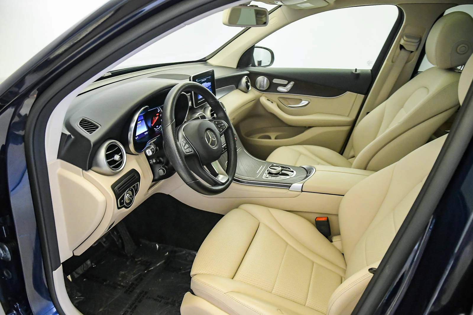 Used 2019 Mercedes-Benz GLC 350e 4MATIC image 16
