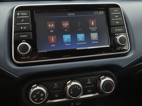 Used 2025 Nissan Versa SV FWD image 10