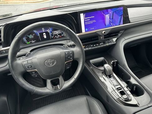 Used 2025 Toyota Crown Signia image 14