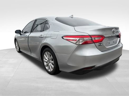 Used 2019 Toyota Camry LE FWD image 3