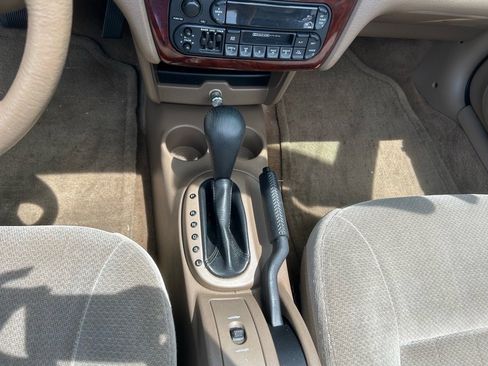 Used 2002 Chrysler Sebring LX image 14
