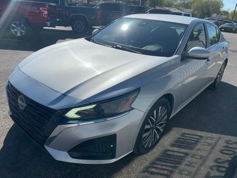 Used 2023 Nissan Altima 2.5 SV image 3