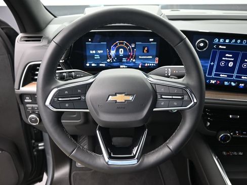 Used 2025 Chevrolet Tahoe High Country AWD/4WD image 9