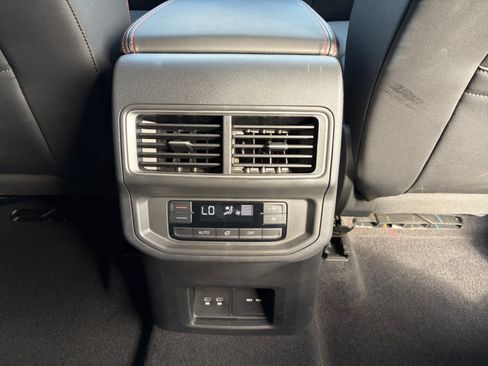 Used 2024 Volkswagen Atlas Peak Edition SEL AWD/4WD image 27