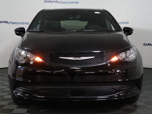 New 2026 Chrysler Voyager LX image 13