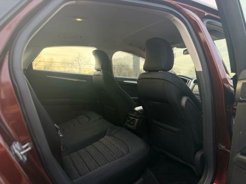 Used 2016 Ford Fusion SE FWD image 12