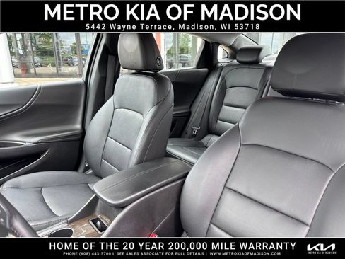 Used 2017 Chevrolet Malibu Premier w/ Driver Confidence Package FWD image 16
