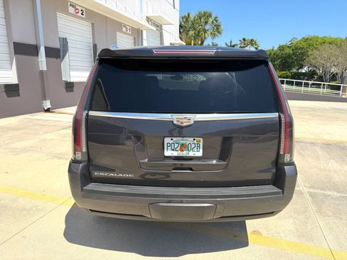 Used 2016 Cadillac Escalade 2WD image 4