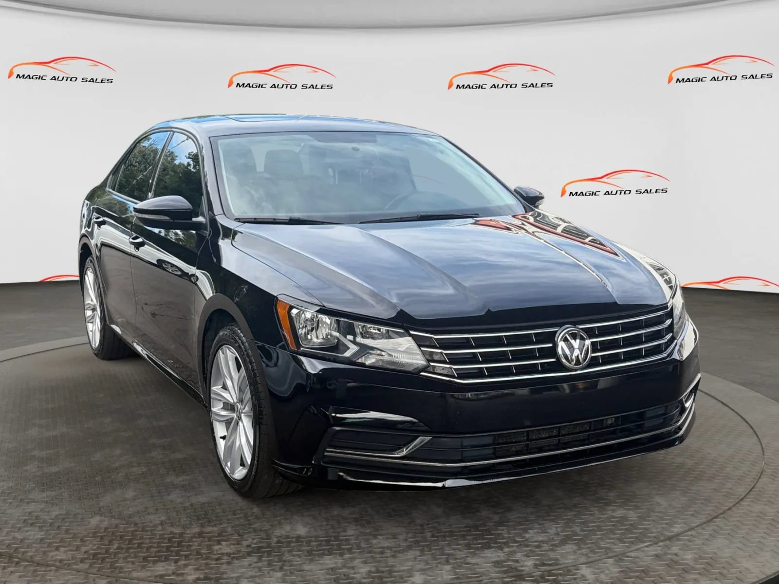 Used 2019 Volkswagen Passat 2.0T Wolfsburg w/ Wheels & Sunroof Package FWD image 5