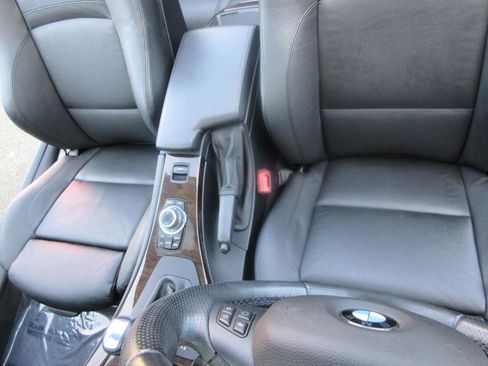 Used 2013 BMW 335i Convertible image 12