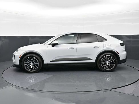 New 2026 Porsche Macan 4 Electric image 2