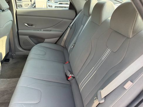 Used 2024 Hyundai Elantra SEL FWD image 11