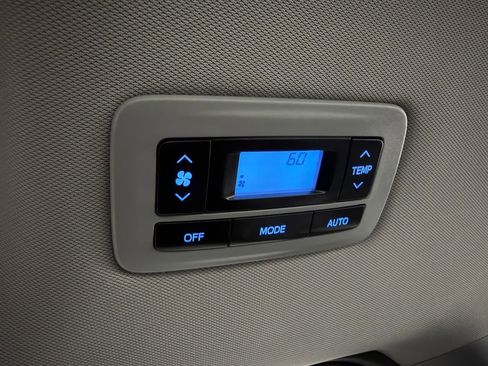 Used 2017 Toyota Sienna XLE image 23