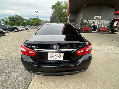 Used 2016 Nissan Altima 2.5 SL w/ Moonroof Package FWD image 3