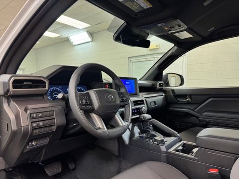 Used 2026 Toyota Tacoma TRD Off-Road AWD/4WD image 16