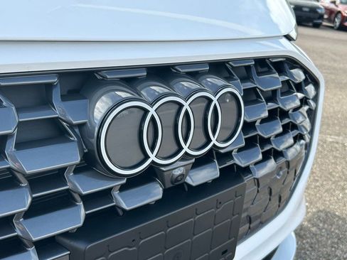 Used 2025 Audi Q5 Premium w/ Convenience Package image 39