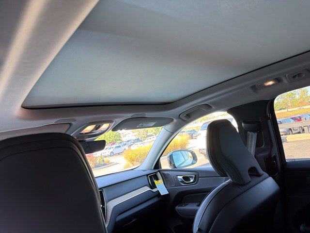 New 2027 Volvo XC60 B5 Plus AWD/4WD image 9