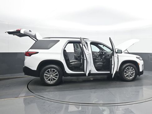 Used 2023 Chevrolet Traverse LT image 36