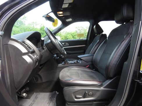 Used 2019 Ford Explorer XLT w/ Equipment Group 202A AWD/4WD image 10