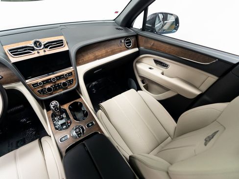 Certified 2024 Bentley Bentayga Extended Wheelbase image 29