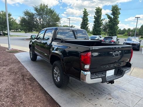Used 2019 Toyota Tacoma SR5 RWD image 7