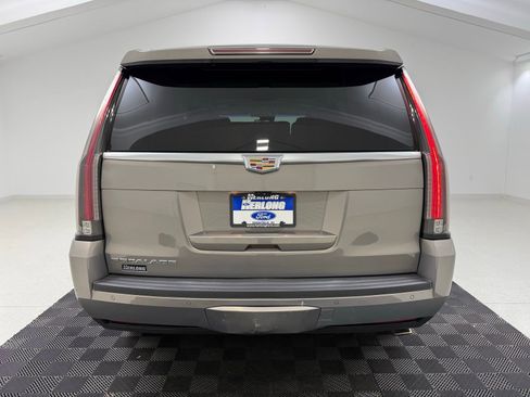 Used 2017 Cadillac Escalade Luxury image 7
