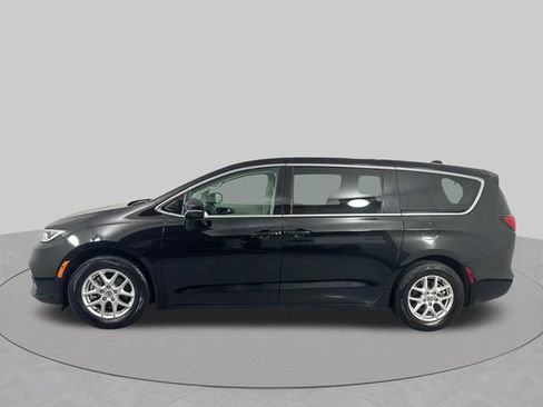 Used 2024 Chrysler Pacifica Touring-L FWD image 29