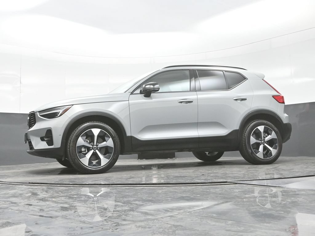 Used 2026 Volvo XC40 B5 Plus AWD/4WD image 27