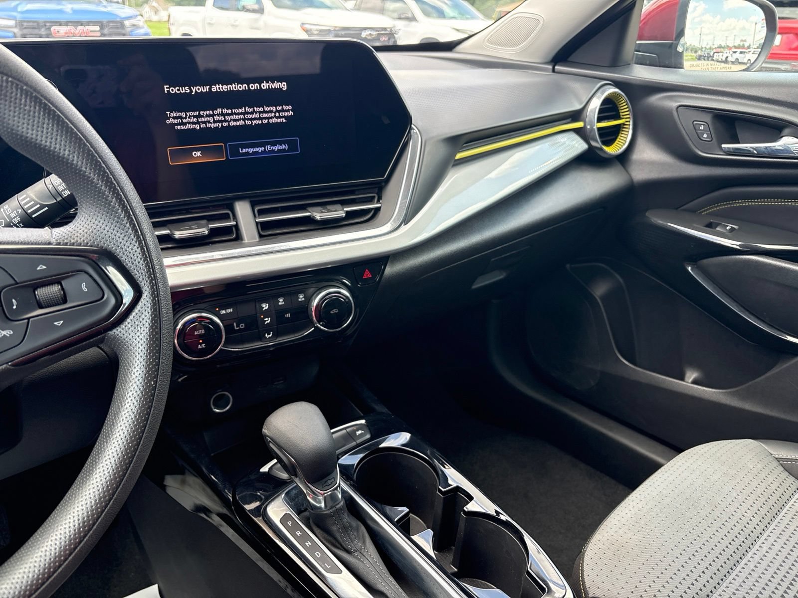 Used 2025 Chevrolet Trax LT FWD image 18