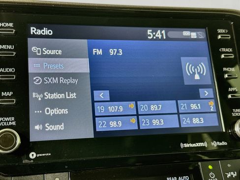 Used 2022 Toyota Highlander XLE FWD image 21