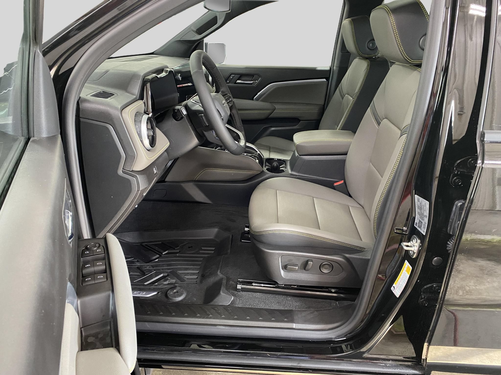 New 2026 Chevrolet Colorado ZR2 w/ Technology Package AWD/4WD image 9